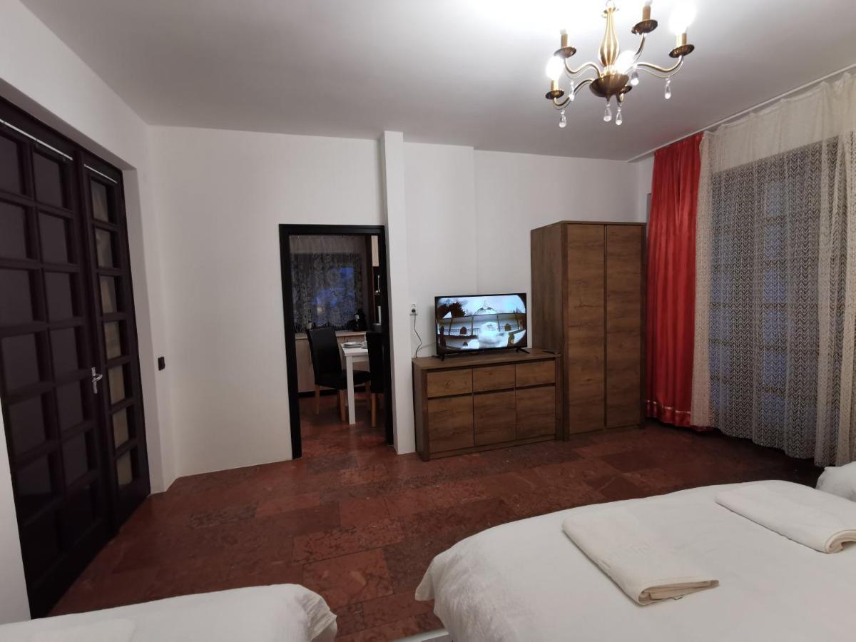 Ambient Deluxe Apartman Gyula Exterior foto