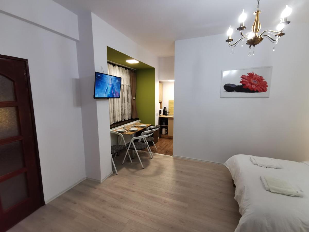 Ambient Deluxe Apartman Gyula Exterior foto