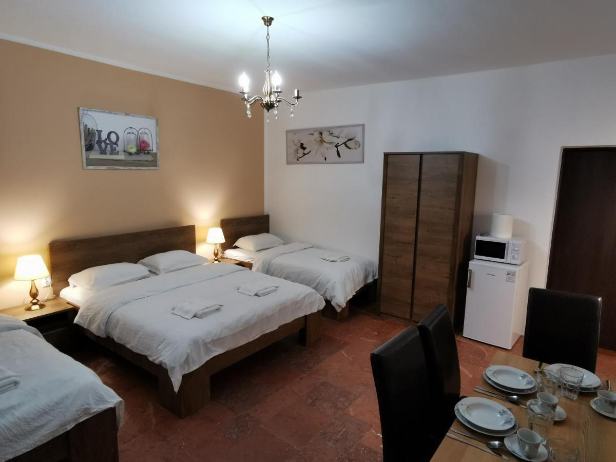 Ambient Deluxe Apartman Gyula Exterior foto